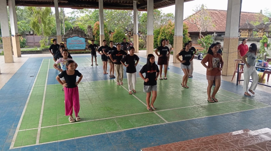 Kegiatan Posyandu Remaja Gempita Kanaya di Wantilan Desa Penarukan