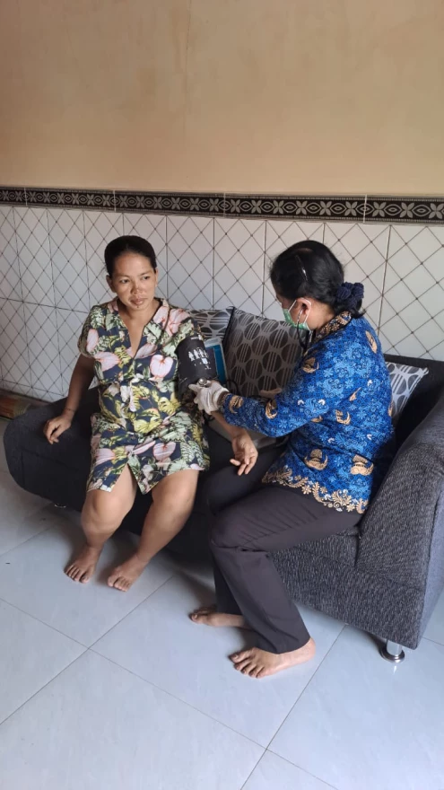 Posyandu Kunjungan Rumah untuk Pemantauan Ibu Nifas, Bayi, dan Balita di Desa Penarukan