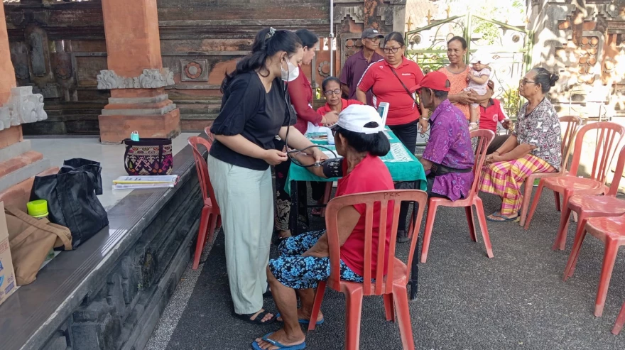 Pelaksanaan Kegiatan Posyandu di 5 Banjar Desa Penarukan untuk Meningkatkan Kesehatan Masyarakat