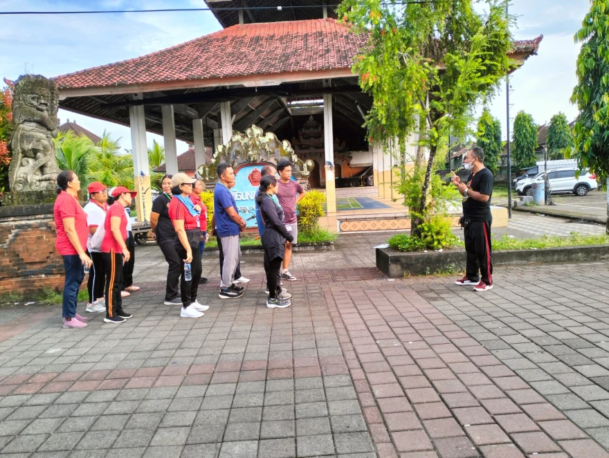 Kegiatan Skrining Kebugaran Bersama Staf Desa dan Staf LPD Desa Penarukan