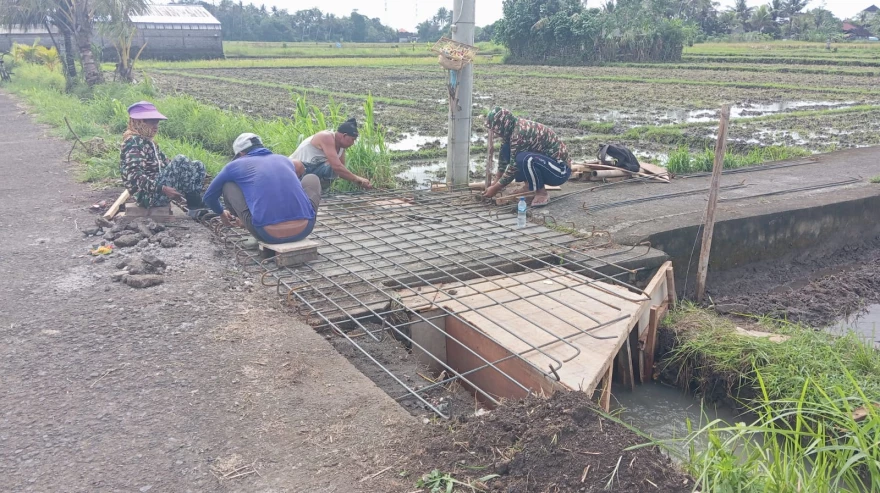 Proyek Pelebaran Jalan Usaha Tani di Desa Penarukan Mulai Dilaksanakan