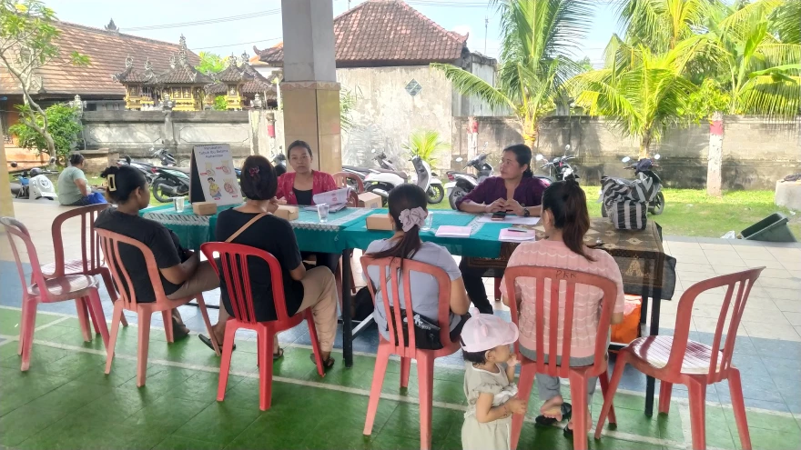 Penyuluhan Kesehatan bagi Ibu Hamil di Desa Penarukan