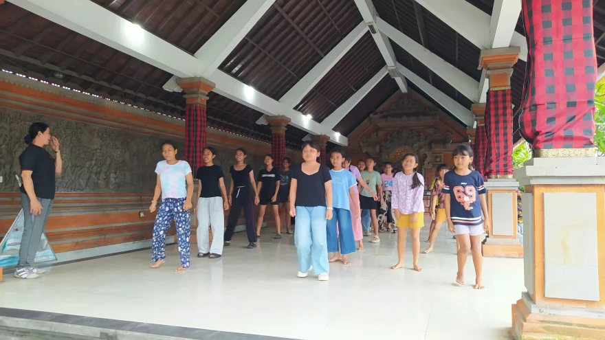 Kegiatan Posyandu Remaja Gempita Kanaya di Wantilan Desa Penarukan